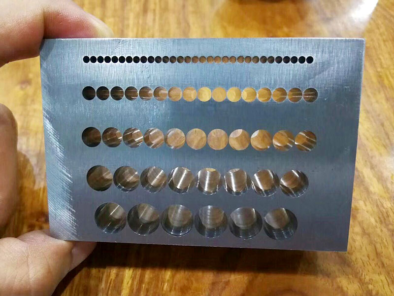 模具鉆深孔y軸坐標有沒有負的？